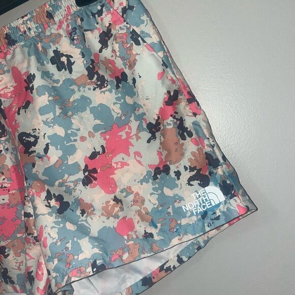 The North Face shorts  - Picture 3 of 6